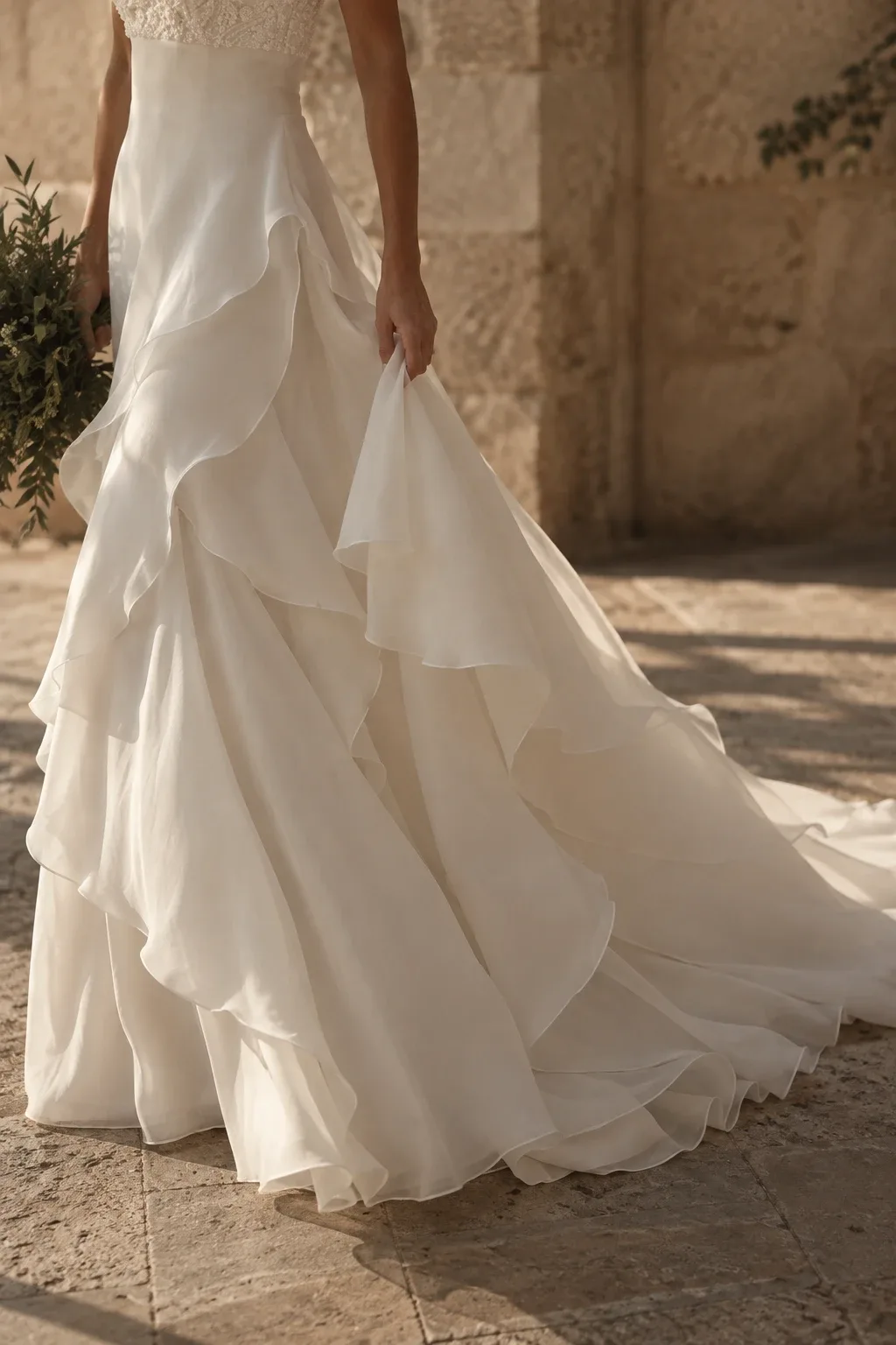 Detalle de la falda y el tejido de un vestido de novia de Atteso